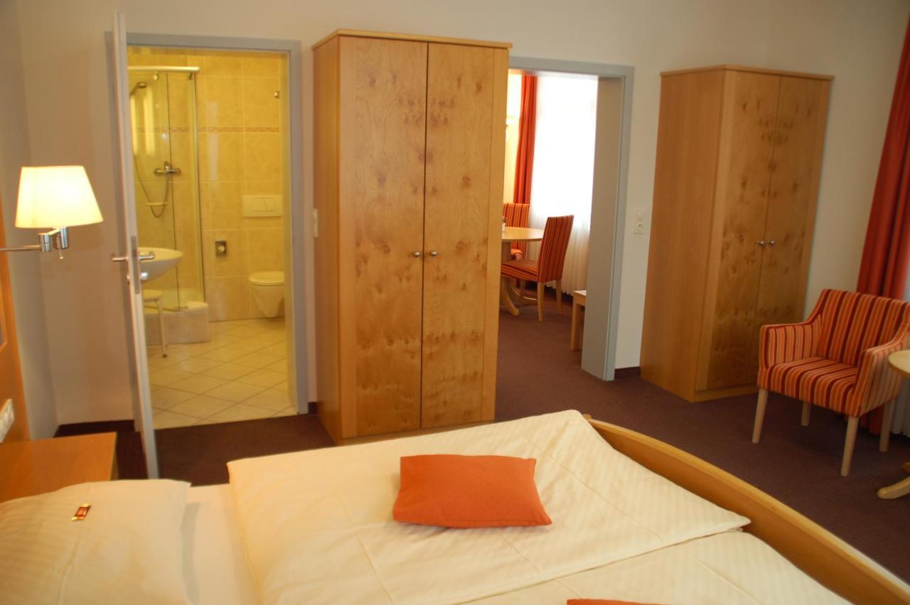 Landhotel Altes Wasserwerk Gbr Freinsheim Room photo